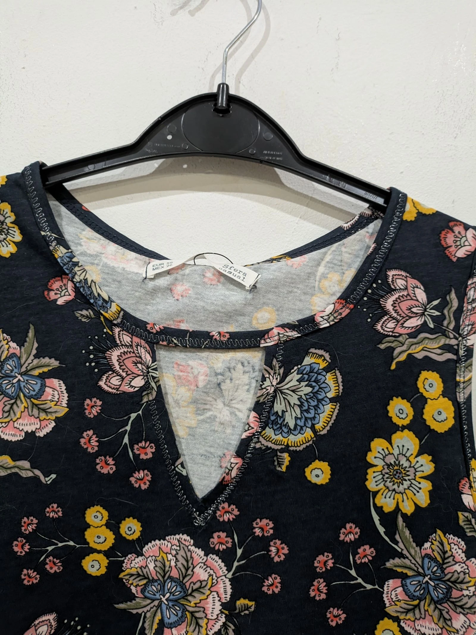 Camiseta sem Mangas Azul Marinho com Estampa Floral e Detalhe no Decote tamanho PP da Sfera – photo 5